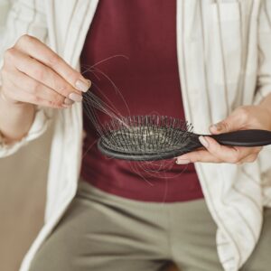 גורמים לנשירת שיער