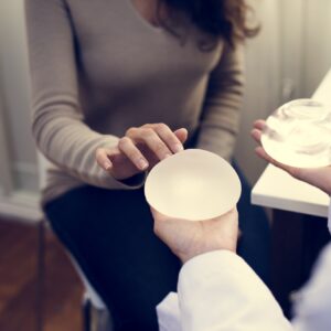 החלפת שתלי סיליקון מחיר